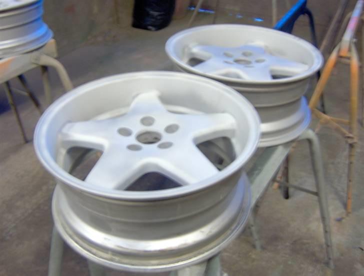 Renovering af Volvo alufælge - Klar til grundfarven. billede 4