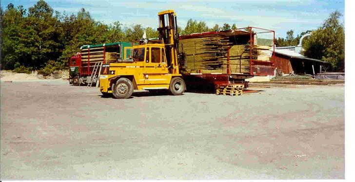 Visti Jakobsen Skive - Der læsses træ hjem fra Pitå i sverige billede 3