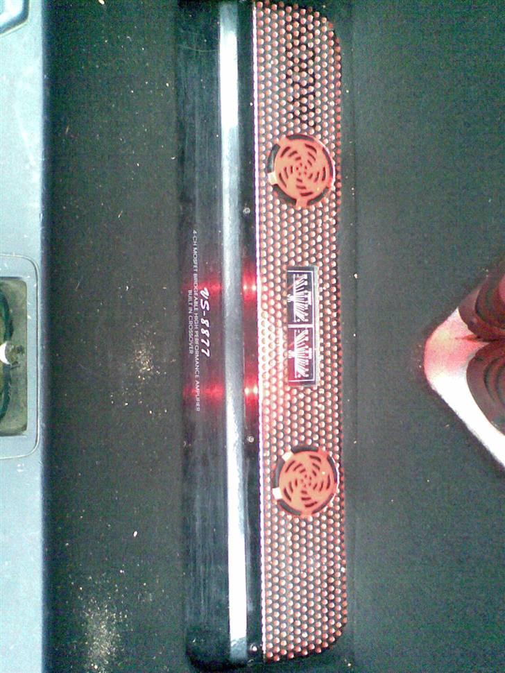 Anlæg i Audi 80'eren... - American Pro Forstærker. 1600 Watt med luftkølere.. billede 2