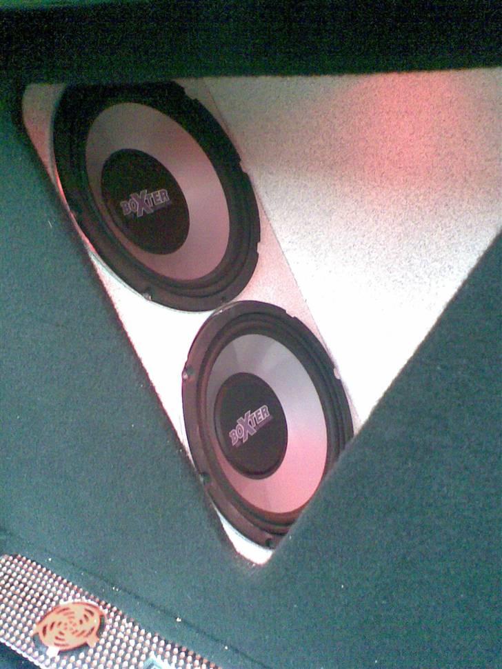 Anlæg i Audi 80'eren... - Tættere kik på montagen af enheder.. billede 3