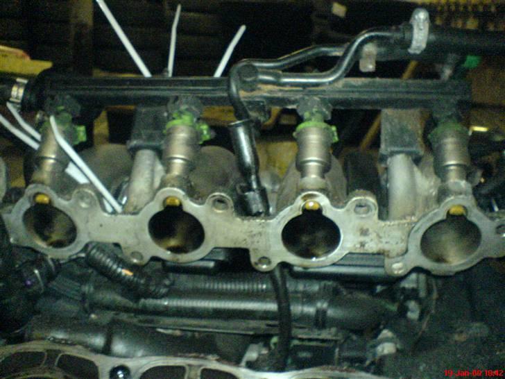 Nyt tuningsprojekt Peugeot 306 2.0 16v - Indsugning igang med at blive pillet af, så den kan blive glasblæst og malet derefter. billede 7