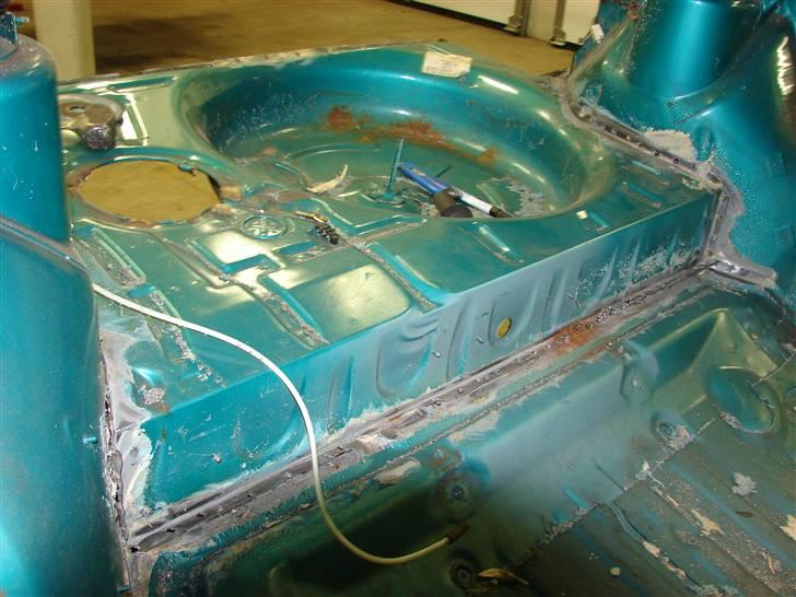 Golf 2 syncro projekt  - Er ved at afmontere bund fra donerbil billede 6