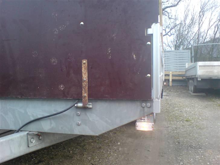 Danmarks sejeste trailer - Lige et billede af forreste markeringslygte og den hjemmelavede forsmæk billede 5