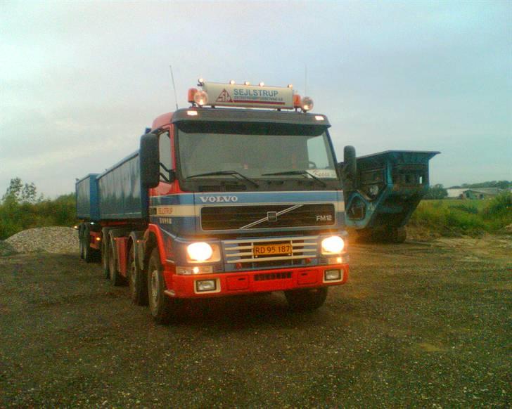 Lidt billeder af lastbiler og maskiner fra mit tidliger arbejde - Ja det er så min lastbil en volvo fm 12 420, som har fået andre dyser og en chip så den yder omkring 480hk billede 1