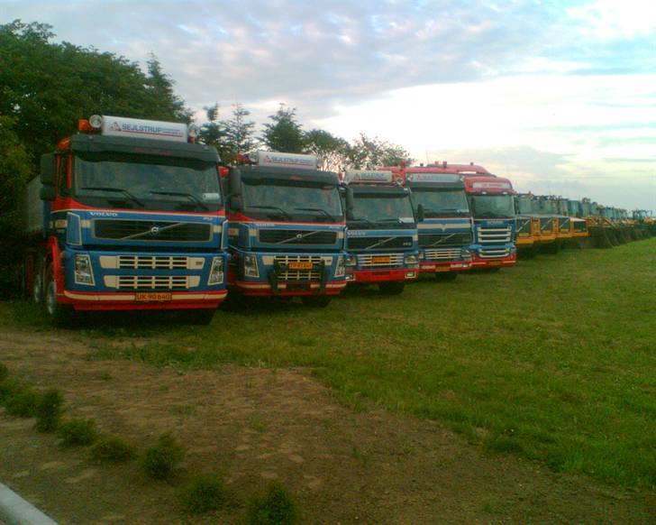 Lidt billeder af lastbiler og maskiner fra mit tidliger arbejde - Et udsnit af sejlstrups vognpark samlet til firmaets 50 års jubileum i sommers billede 3