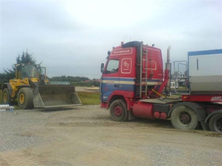 Lidt billeder af lastbiler og maskiner fra mit tidliger arbejde - Preben sidder lidt fast i noget vådt grus billede 4