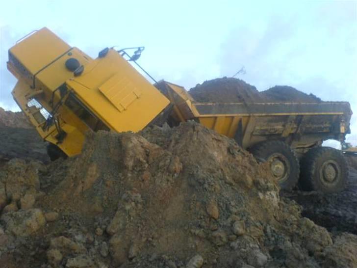 Lidt billeder af lastbiler og maskiner fra mit tidliger arbejde - Ja ved ikk lige hvad han havde gang i... men sjovt ser det ud billede 7