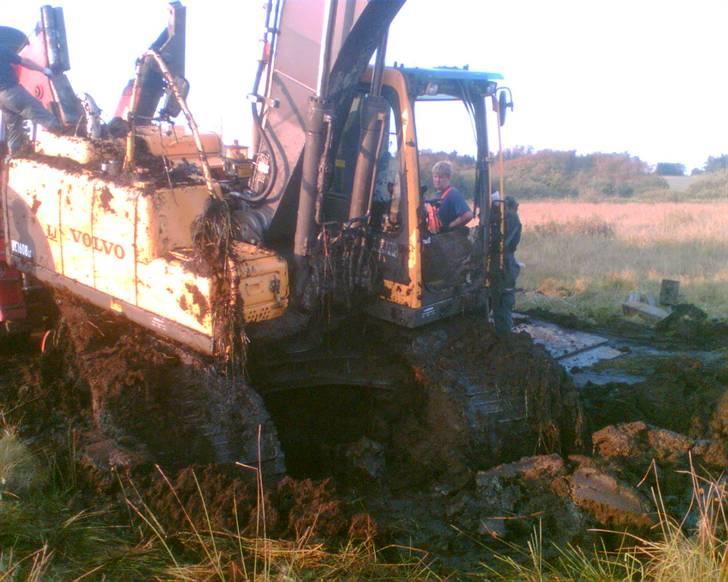 Lidt billeder af lastbiler og maskiner fra mit tidliger arbejde - Den havde været helt nede med førehuset billede 11