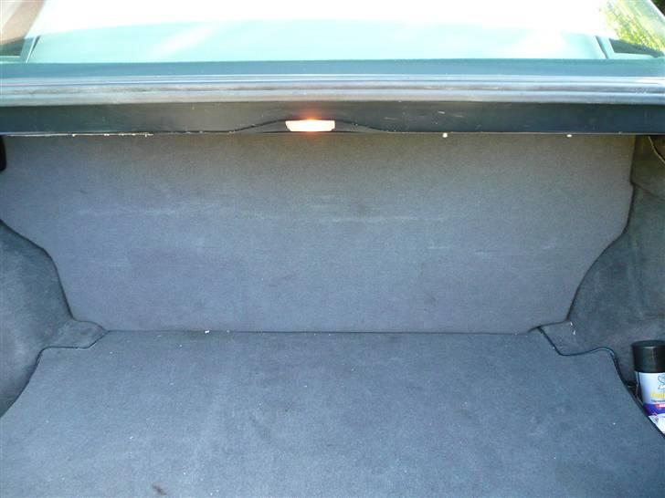 BRABUS W124 Ground Zero installation Stealth - Ja der er ganske meget plads som org. trods de mange enhedder subber og ikkr mindst forstærkere. billede 2