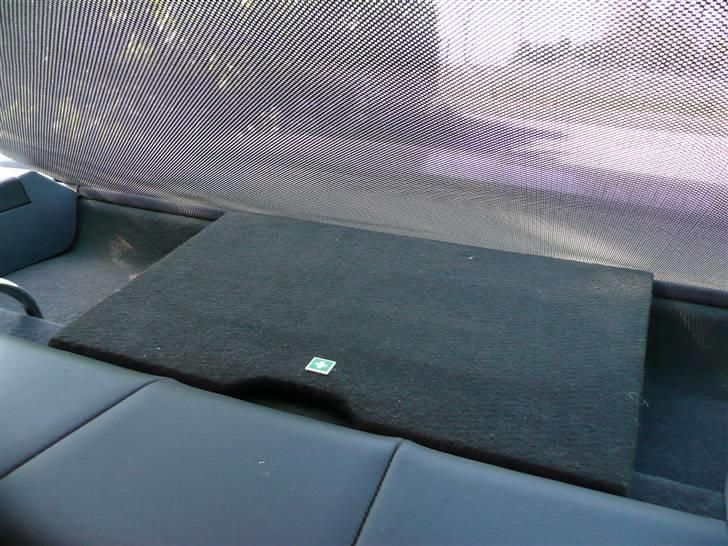 BRABUS W124 Ground Zero installation Stealth - Her ses førstehjælps kassen med det grønne logo.
Eller er det nu også det eller er det noget andet...... billede 10