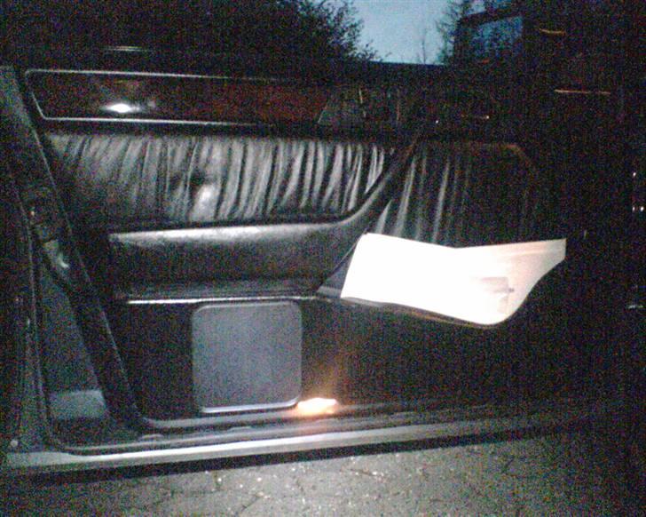 BRABUS W124 Ground Zero installation Stealth - Her endnu et biled af dørside højttalerne fortil. billede 19