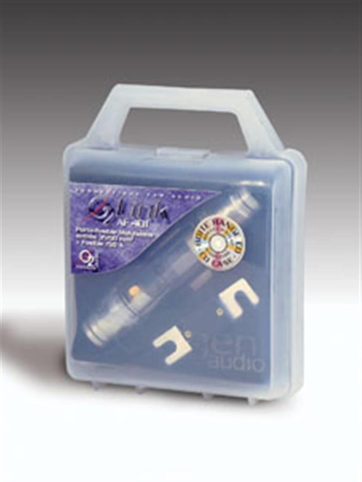 BRABUS W124 Ground Zero installation Stealth - Her ses Sikringsholderen jeg har monteret af ANL typen og der sidder endog 2 af dem da jeg har trukket 2 X 35 Kvadrat kabel om til min installation. billede 23