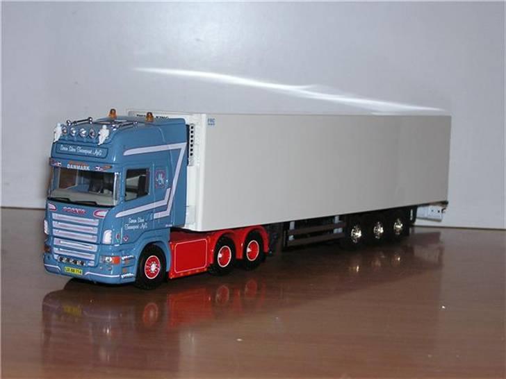 Tekno modellastbiler - Søren Skov Transport

bestilt.

hentes 14/15 - 02-09 billede 11