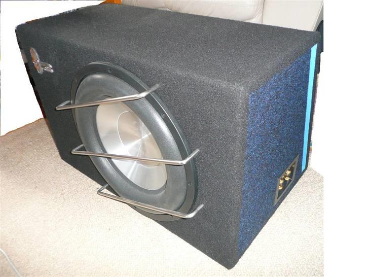 BRABUS W124 Ground Zero installation Stealth - Her står den så den lille beskidte sorte satan :o) billede 38