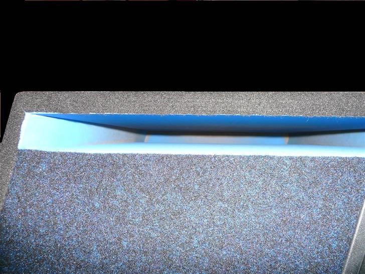 BRABUS W124 Ground Zero installation Stealth - Igen lige et billed af porten til vejs ende hvor den drejer af ind i dybet til det store grufulde monster af en øretævende jernkæbe :o) billede 43