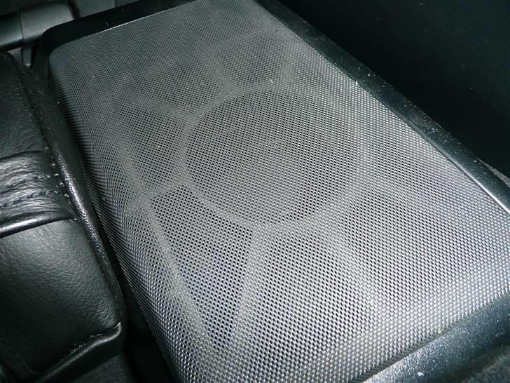 BRABUS W124 Ground Zero installation Stealth - Her er standart bag højttalerne som gemmer på 2 stk. 5.25" GZ Coax enhedder billede 51