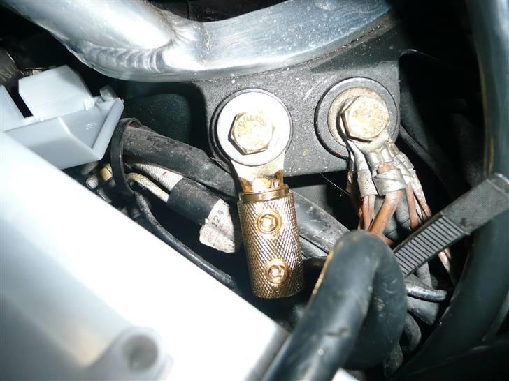 BRABUS W124 Ground Zero installation Stealth - Her ses stelpunktet som også blev slebet før montagen af stelterminalen. billede 64