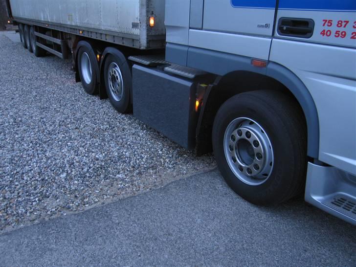 Lidt billeder fra mit job - Så kom der endelig ny tank på vognen... Lækkert med lidt mere diesel, og så er den bare lige en del pænere end den gamle grimme alu-tank. billede 36