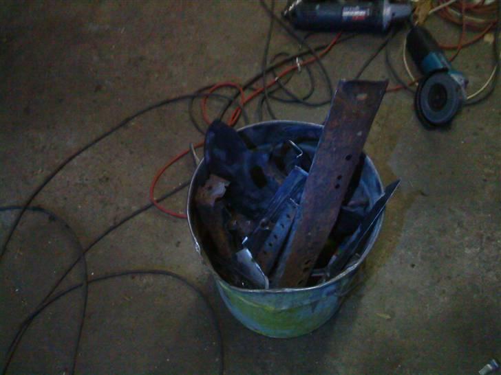 Renovering af 300ZX Twin Turbo "Tykke Bertha" - Spanden med alle de skiftede pladedele, og flere på vej billede 127