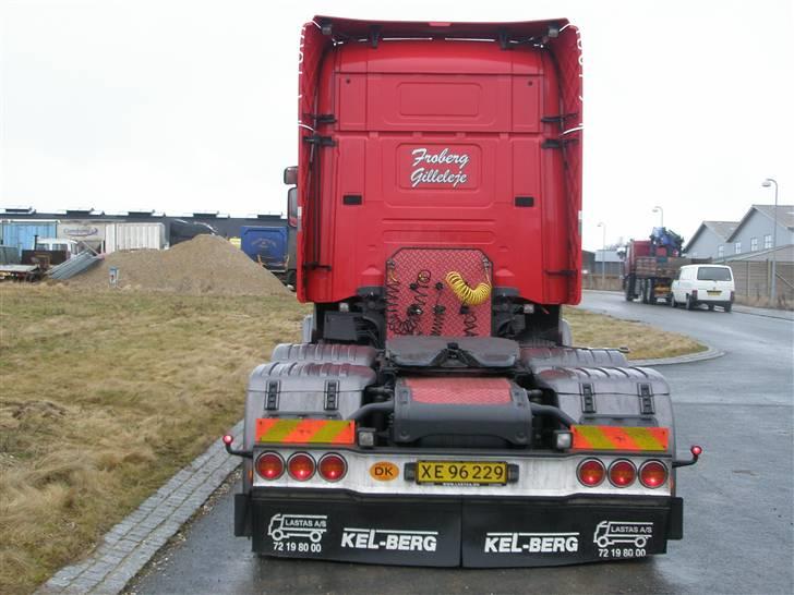 Scania - Skal have fjernet det orange dk skilt. Det pynter ikke ligefrem. Og en scania stænklap ville også pynte lidt. billede 24