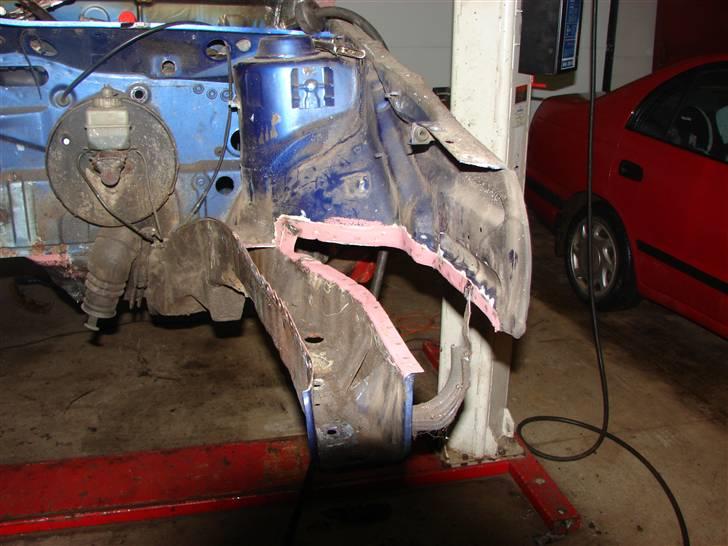 Golf 2 syncro projekt  - Vange under batteri skulle skiftes da der var rustet på grund af batteri syre billede 12