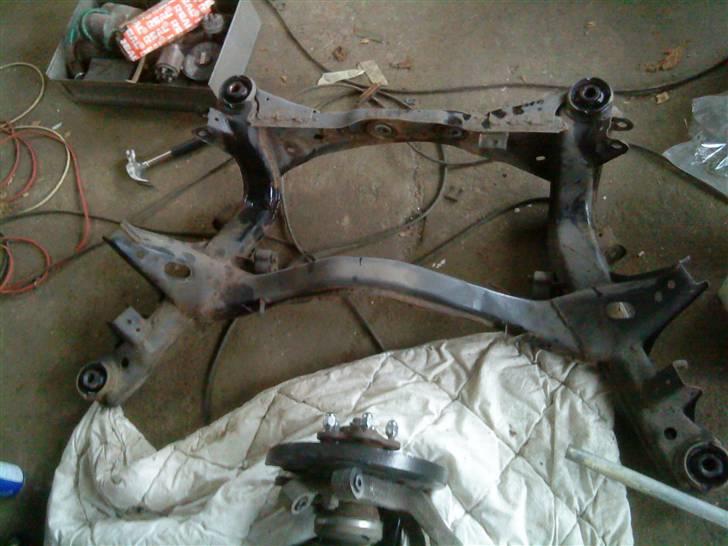 Renovering af 300ZX Twin Turbo "Tykke Bertha" - Subframen skal til sandblæsning derefter pulverlakering. billede 141
