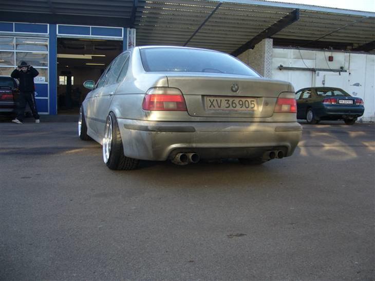 {{currentPhoto.altText}} billede {{currentPhoto.number}}