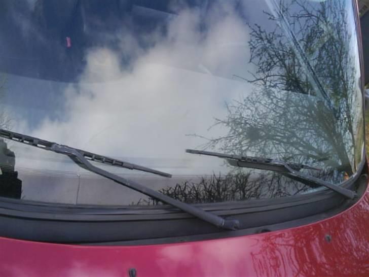 Min saab tæt på overfladerust og stenslag i ruden billede 5