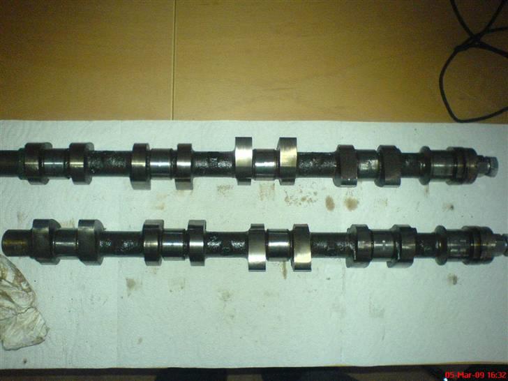 Nyt tuningsprojekt Peugeot 306 2.0 16v - De gamle knaster som blev revet ud af toppen, til fordel for en 296 graders indsugning knast, og en 295 graders udstødningsknast billede 11