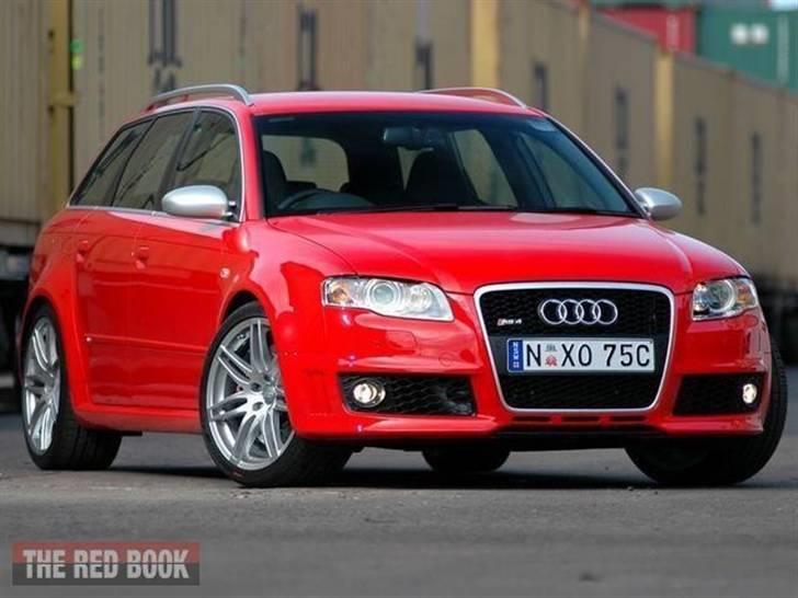 Audi S / RS og R billeder og forklaringer - RS4 B7 2005 - 2008

Efter fire års afholdenhed kom 2 generation af Audi i midten af 2005 med den nye RS4, der er baseret på B7-serien, dog først i sedan. Fra midten af 2006 kunne denne RS model også tilbydes i både Avant og Cabriolet. Bilen var udstyret med en 4,2 liters V8 motor fra S4, hvor den producerede 420 hk og 430 nm, 0 – 100 på 4,9 sekunder og 250 km/t begrænset. Fra august 2007, kunne man på RS4 Avant og sedan, bestille to nye udstyrs pakker, udstyrs pakke sort og hvid. Som opdaterede kørselsdynamikken af Audi RS4 med en sport suspension plus og en forøgelse af topfarten, dog 
begrænset elektronisk til 280 km/t.
 billede 22