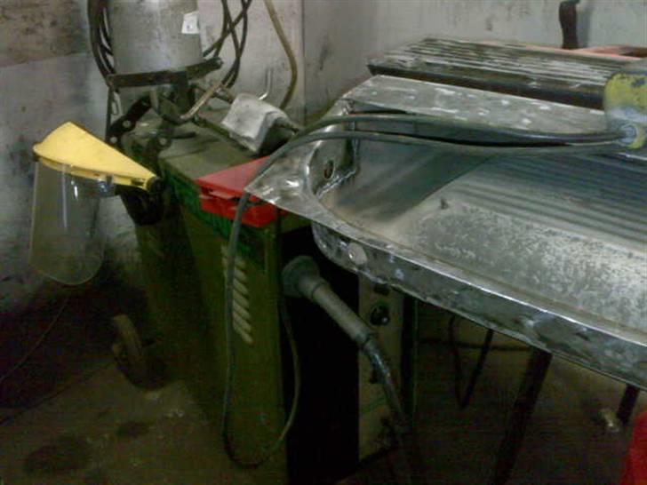 Fiat panda 83 - projektets gang! - Og her er indersiden a bunden lige ved at blive fuld svejset. billede 54