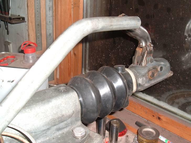 Danmarks flotteste trailer! - Nye bøsninger i trækstangen og ny gummimanchet billede 9