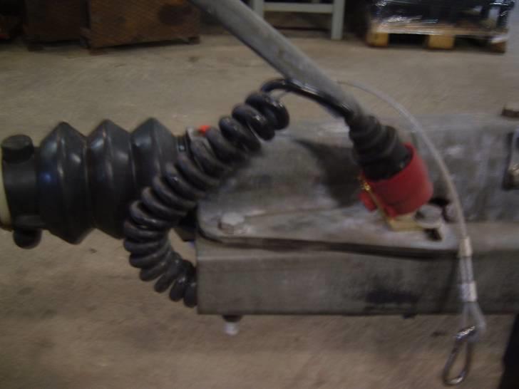 Danmarks flotteste trailer! - Holder til stik og ny sikkerhedswire med rustfri krog. billede 19