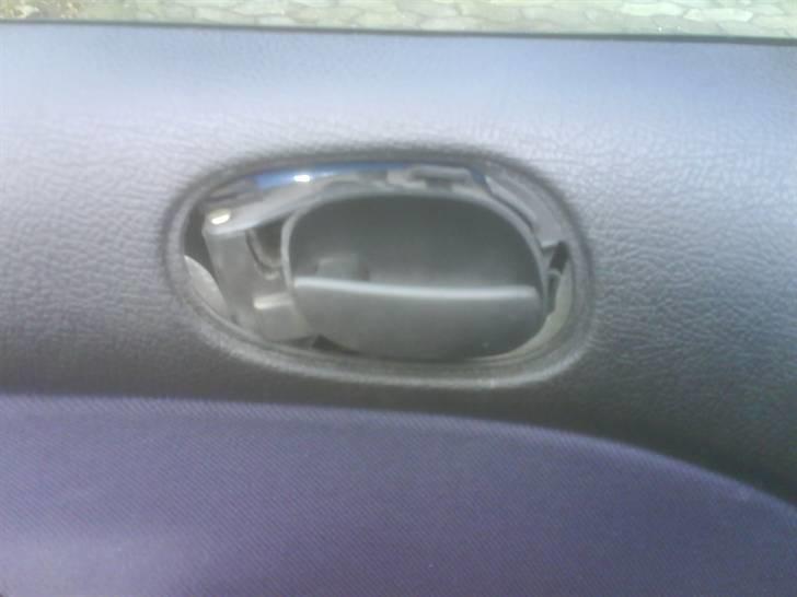 Udskiftning af højtalere i peugeot 206 - Her er den så af. billede 8