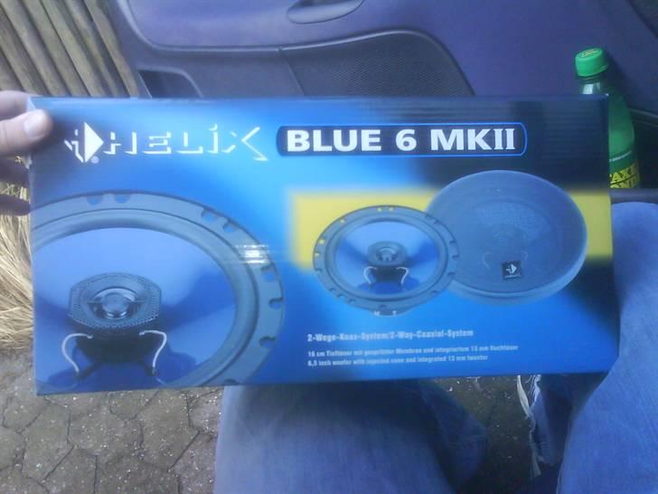 Udskiftning af højtalere i peugeot 206 - Og her er mine nye højtalere.
Husk de nye højtalere skal være 6.5 tommer og ikke for dybe da det kan give problemer med plastiket bag ved højtaleren da det ikke er så dybt.

Håber du/i kan bruge min guide. billede 12