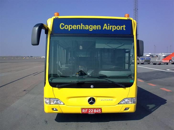 Mercedes-Benz Citaro L... - Pas på! For dette er en ren fartdjævel med sin vilde topfart på ca. 82 km/t! ;-)
Men den lave topfart skyldes nu mere at den kun har 4 trins automatgear, fremfor mangel på kræfter. billede 1