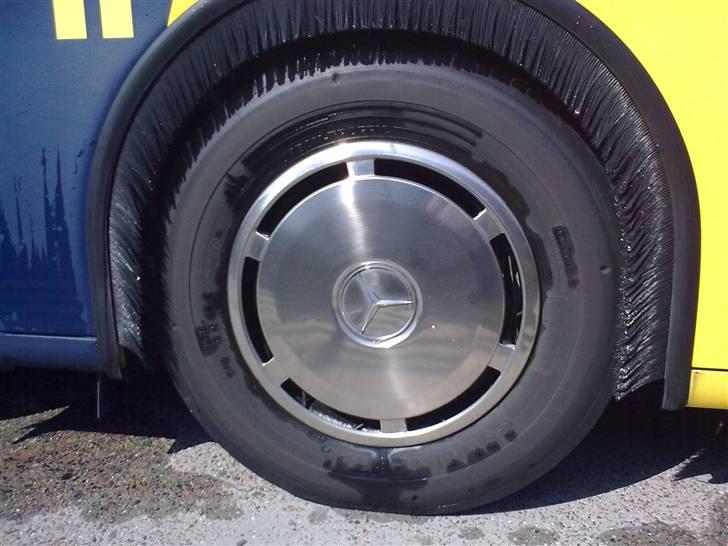 Mercedes-Benz Citaro L... - Ummmm...... Jeg elsker heldækkende blanke hjulkapsler!..... Oog her er der hele 6 stk. af slagsen! ;-) billede 6