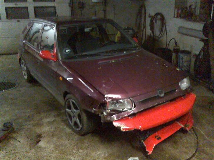 Lidt skæg, sjov og ballade - Efter en tur gennem et par skilte, småtræer, en stor sten og et buskads... Kørte bilen hjem. billede 5