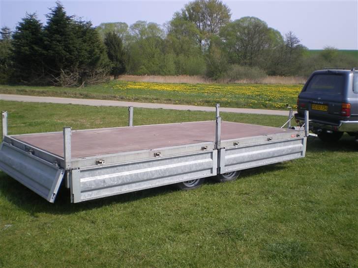 Maskintrailer - Med nedslået sidder som en almindelig boogietraier billede 5