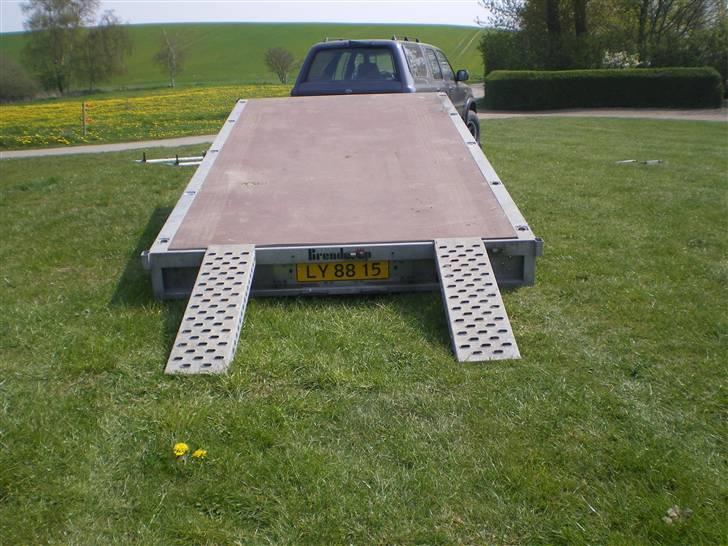 Maskintrailer - Ramperne sidder i en tværgående ramme på bagenden, så de kan flyttes afhængigt af opgaven. billede 9