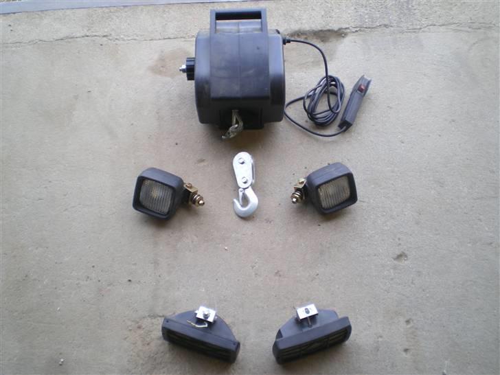 Maskintrailer - Her er lidt ting som er indkøbt til montering. 4 stk bak lygter, og et el-spil billede 16