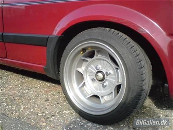 Renovering af ATS Classic Fælge - En af bagfælgene som de så ud før. billede 2