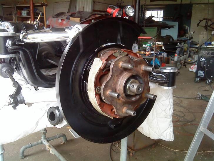 Renovering af 300ZX Twin Turbo "Tykke Bertha" - Samlede P-bremser, tapen var for at der ikke skulle komme fedt på bakkerne, under monteringen. billede 201