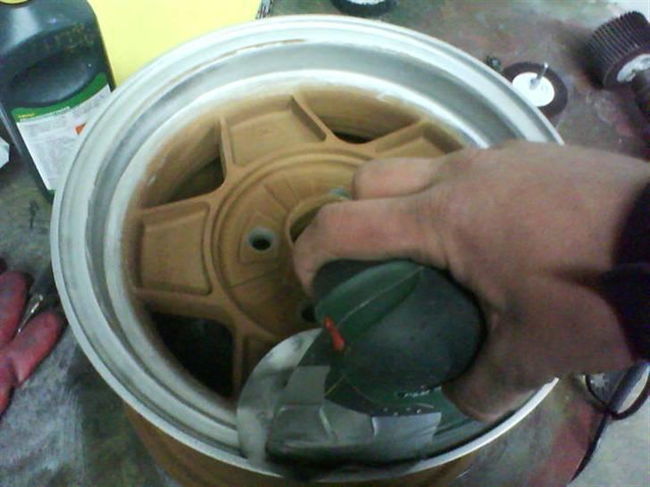 Renovering af ATS Classic Fælge - Pudser fælgkanten op med korn 240 billede 23