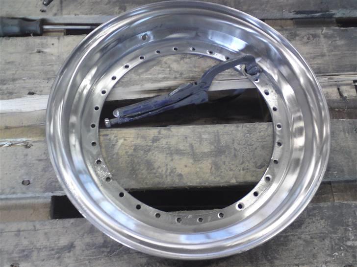 Fælgkanter for vwfreak - Der er den blevet slebet op til korn 400 og er klar til en gang polering billede 3