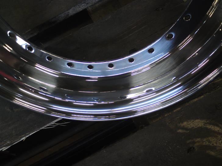 Fælgkanter for vwfreak - Her er det færdig poleret med grøn voks og en glinse skive billede 6