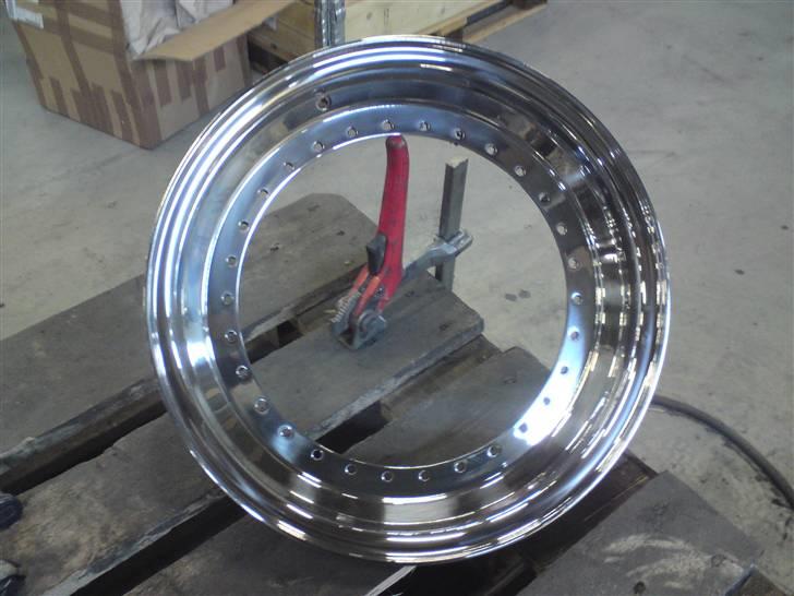 Fælgkanter for vwfreak - Her er det færdig poleret med grøn voks og en glinse skive billede 7