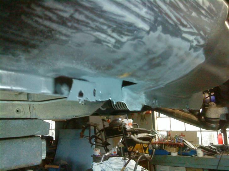 Renovering af 300ZX Twin Turbo "Tykke Bertha" - En lille lap man kunne spotte lidt rust i ved at se igennem spionhullet. Så den skulle da ordnes. billede 208