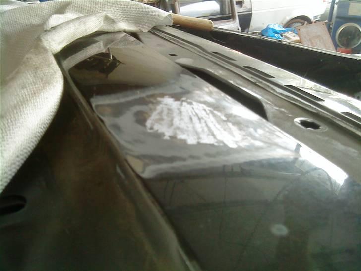 Renovering af 300ZX Twin Turbo "Tykke Bertha" - Hul fra gammel antenne til telefon lukket. billede 210