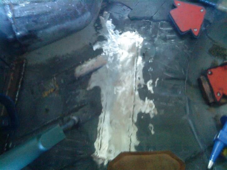 Renovering af 300ZX Twin Turbo "Tykke Bertha" - En ny plade lagt i bagagerummet. billede 214